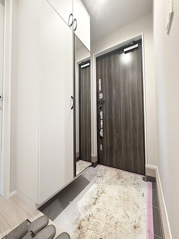 大型の下駄箱収納でお気に入りの靴もたっぷり収納できますね!