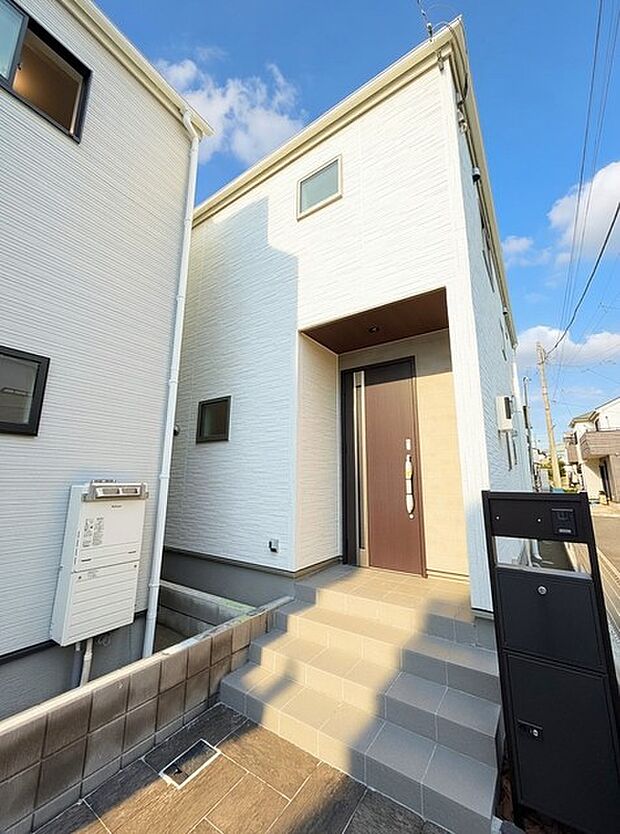 建物完成しました! 閑静な住宅地で小さなお子様がいるご家族にも安心。 住宅地で叶える穏やかな新生活が待ってます。 是非、現地ご内見ください!