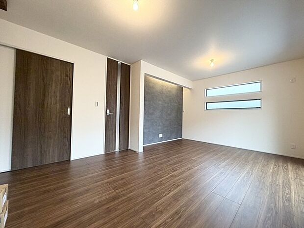 キッチンと統一感のある家具など設置し、お洒落な空間に!
