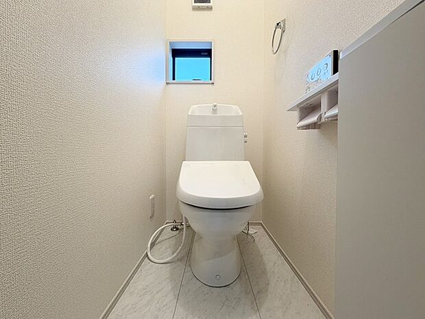 トイレは2か所ございますので、朝の込み合う時間帯も安心です! 来客時にも気兼ねなくご使用いただけます。