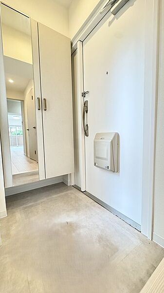 大型の下駄箱収納でお気に入りの靴もたっぷり収納できますね！