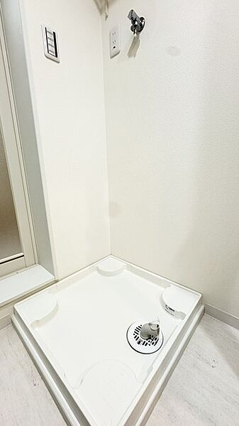 洗濯機置き場も広めのスペースを確保しております！是非、現地にてスペースを確認してみてください！
