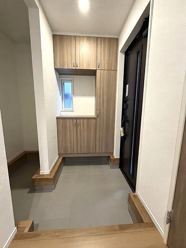 お家に出会う人々を出迎える玄関だからこそ、広々清潔感あふれる空間にしたいですね!