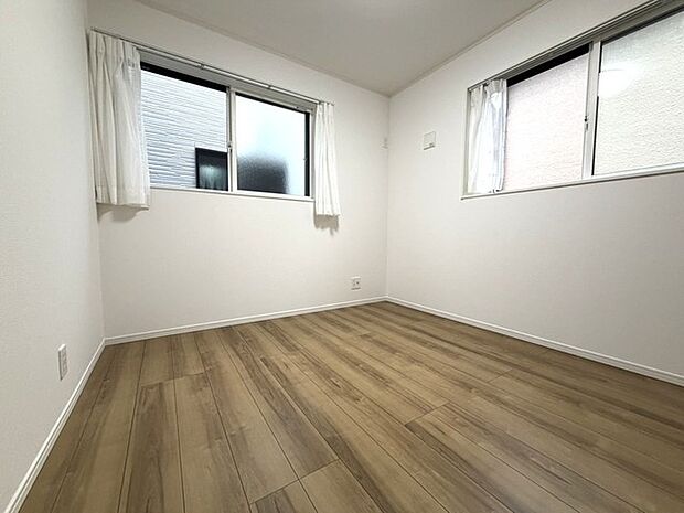 寝室は明るい空間となっています!子供部屋にも良さそうですね!