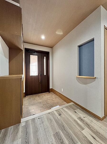 住まいの第一印象を決める玄関。帰宅時や来客時に気持ちよく迎えられる空間で靴や外出用品の整理に便利な玄関収納は玄関まわりをすっきり保つために活用できます。