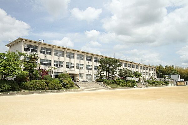 日進市立北小学校（1767m）