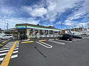 ファミリーマート柏原本郷三丁目店(コンビニ)まで445m
