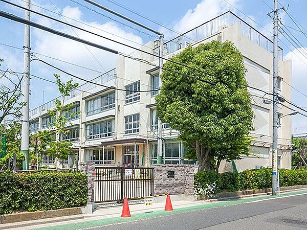 葛飾区立飯塚小学校 徒歩3分。 180m