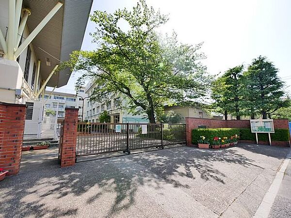 葛飾区立葛美中学校 徒歩14分。 1080m