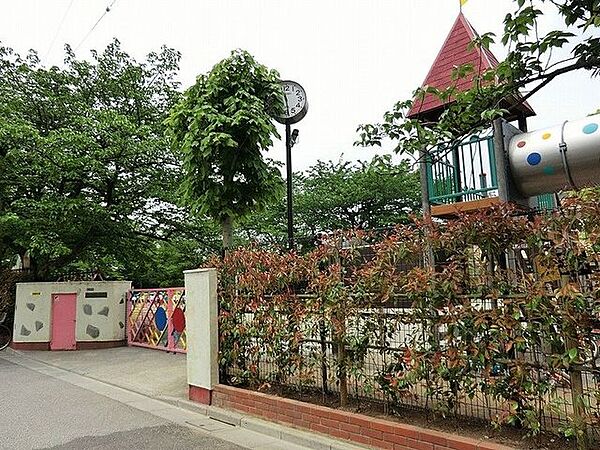 千鶴幼稚園 徒歩2分。 130m