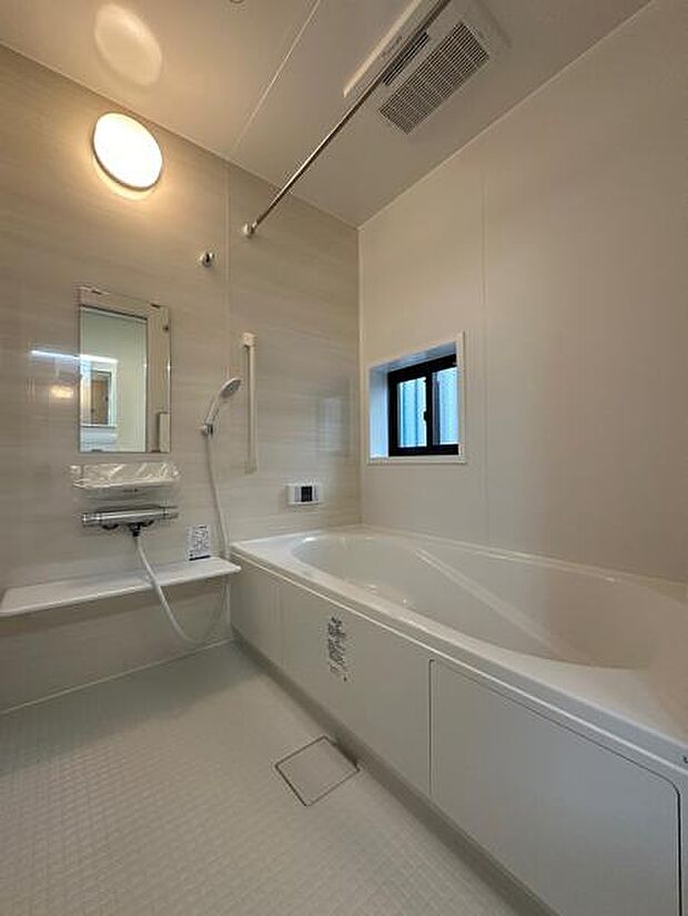 【2号棟ユニットバス】浴室乾燥暖房機能付きユニットバス。