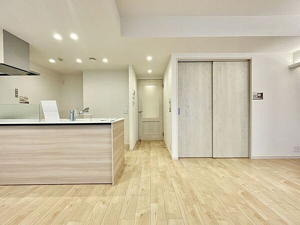 フルリノベーションが入り、お部屋は新築の香りがします。新しいお部屋で新しい生活を始めませんか？