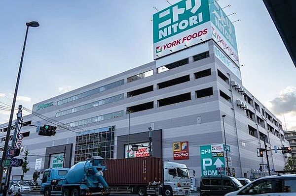 ヨークフーズ梅島店 徒歩12分。 910m