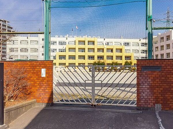 足立区立第九中学校 徒歩10分。 800m