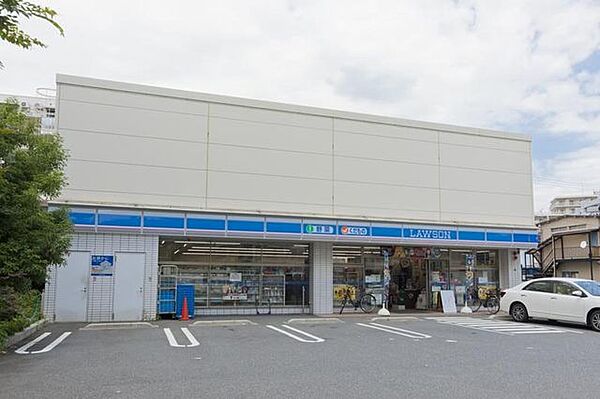 コンビニ ローソン 足立新田一丁目店 498m