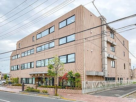 苑田第三病院 徒歩12分。 910m