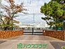 周辺：足立区立花保中学校 徒歩2分。 160m