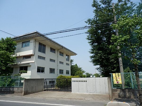 中学校「三芳町立三芳中学校まで2100m」