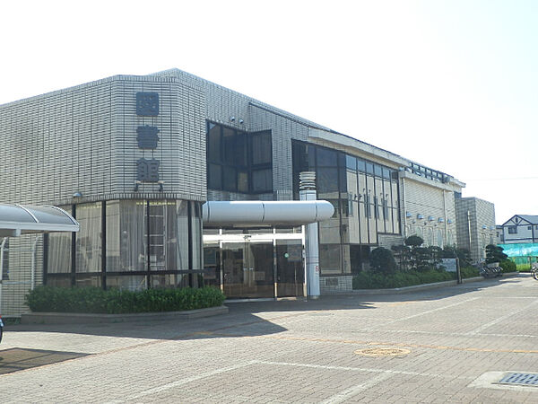 図書館「三芳町立中央図書館まで2044m」