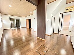 国見ケ丘4丁目 5LDKのリビング/ダイニング