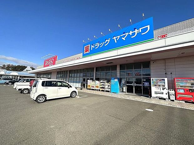 ドラッグヤマザワ汐見台店 徒歩21分。 1640m