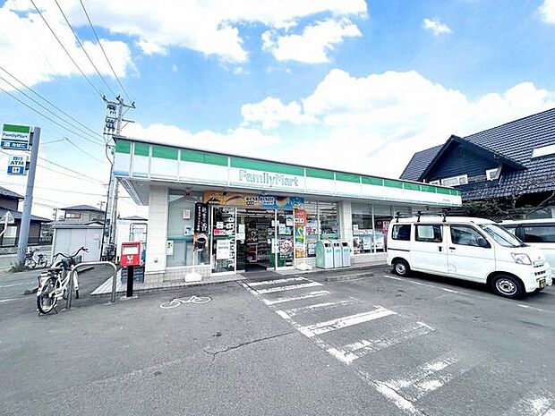 ファミリーマート若林上飯田店 徒歩9分。 670m