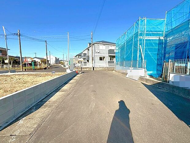 前面道路含む外観