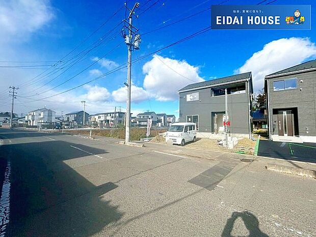 前面道路含む外観