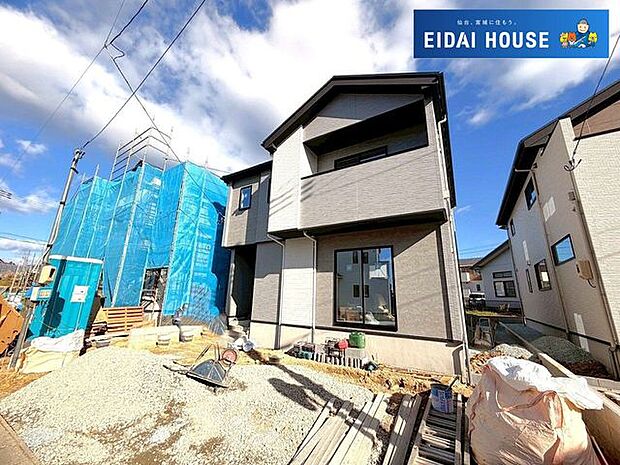 前面道路含む外観