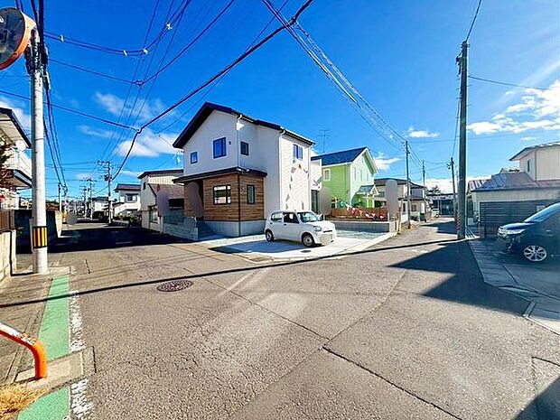 前面道路含む外観