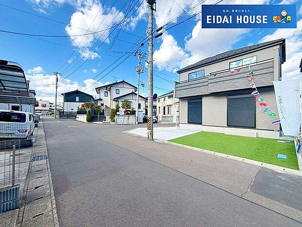 前面道路含む外観