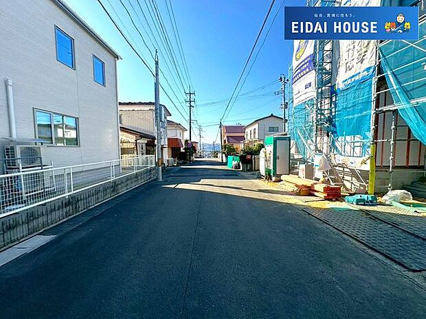 前面道路含む外観