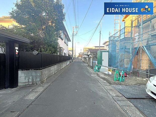 前面道路含む外観