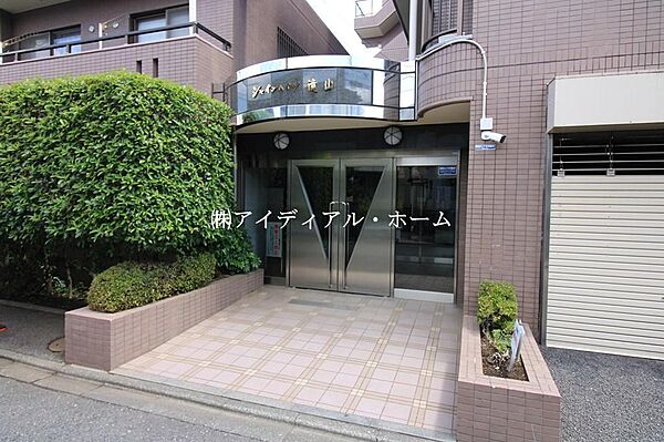 清掃が行き届いた安心のエントランス。