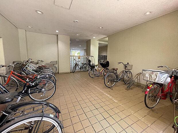 自転車置き場がございます。ちょっとしたお買い物やお出かけに、自転車を使うライフスタイルにも寄り添います。