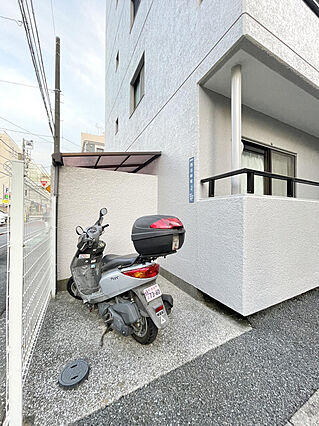 バイク置場：2...