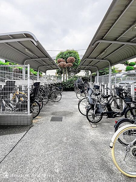 駐輪場完備。自転車も安心して保管できます。