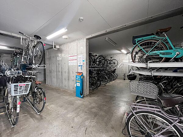 大切な自転車を雨風から守り、きれいに保管できる安心の屋内駐輪場