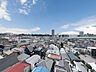 その他：青空が広がる爽快な眺望！周辺には高い建物が少なく、開放感あふれる景色が広がります。