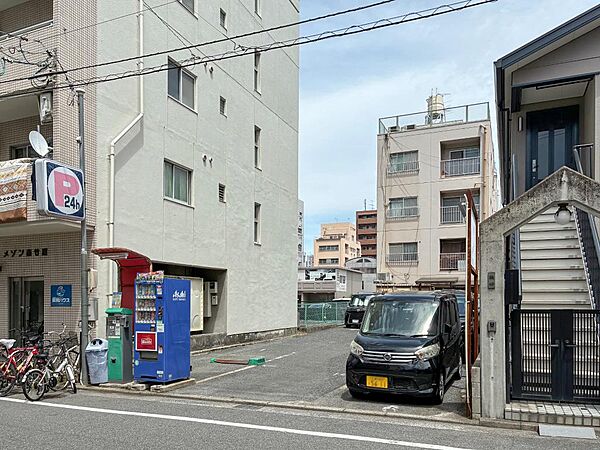 ゆとりある間口で敷地全体を有効活用！複数台の駐車スペースも検討可能な広さです。