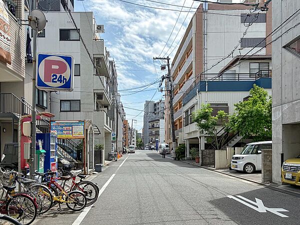 幅員約8mの広々とした前面道路！車の出し入れもラクラクでストレスフリーです。