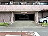 駐車場：雨や日差しから愛車を守る！敷地内屋内駐車場完備