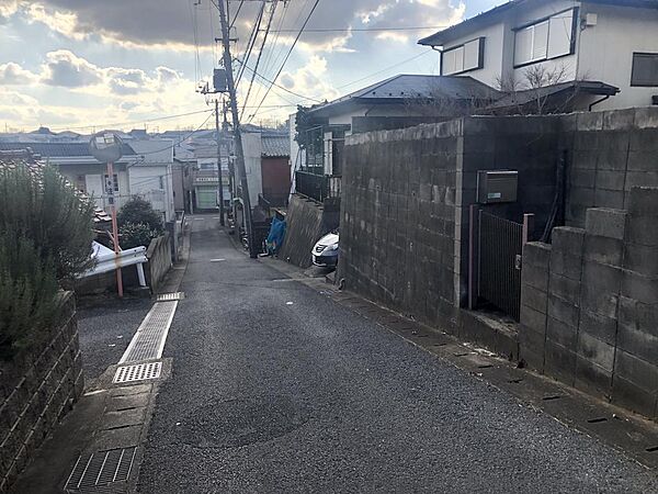 明るい立地です（前面道路）