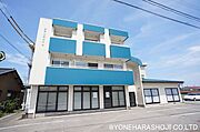砺波駅より徒歩8分 築32年4ヶ月 3階建の賃貸物件