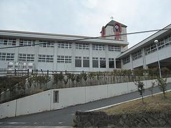 西陵中学校 2690m