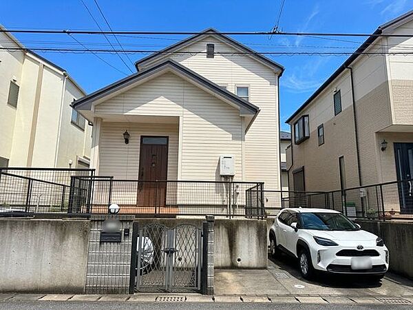 車を余裕をもって停められる広さです。是非体感してみてください。感覚が一番の判断材料です。