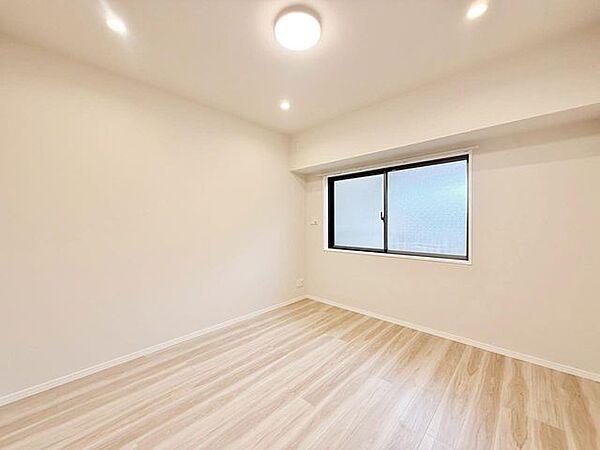 ベッドやテーブルなど、実際の家具のイメージを現地でご確認ください！