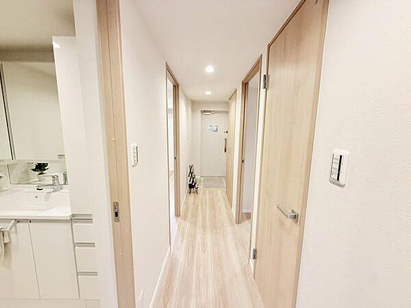 床や壁の質感、ドアの開閉音など、触ってこそわかる魅力がたくさんあります。