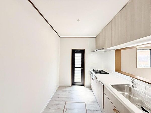 立って、振り向いて、動いてみてください。料理する自分を想像すると実感がわきますよ。