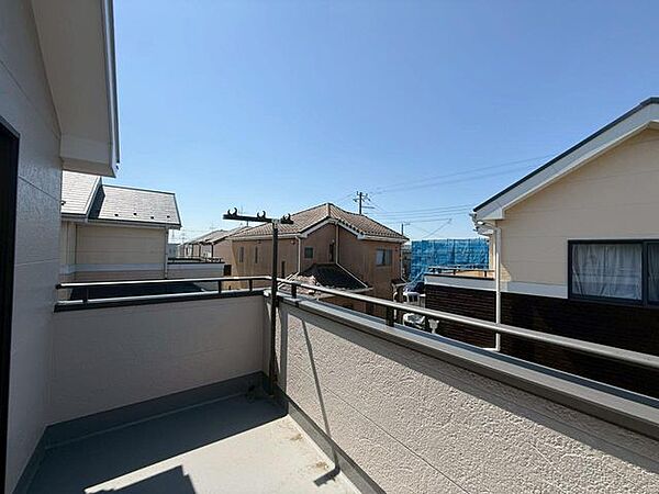 周辺は大きな建物も無く、開放的なバルコニーです。